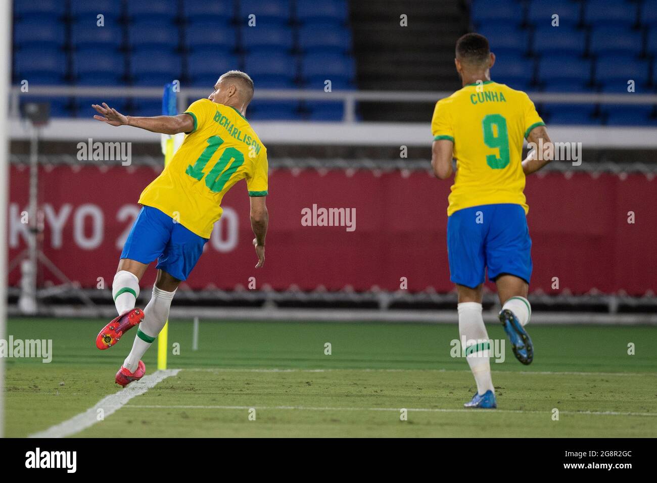 Stadio Yokohama, Yokohama, Giappone. 22 luglio 2021. Tokyo 2020 Giochi Olimpici, Brasile contro Germania; Richarlison del Brasile celebra il suo obiettivo nel 21 minuto per 2-0 Credit: Action Plus Sports/Alamy Live News Foto Stock