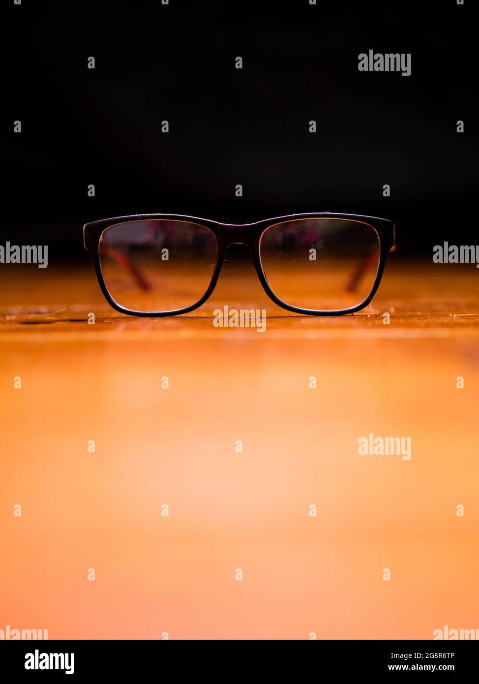 Occhiali neri per copertine di libri Foto Stock