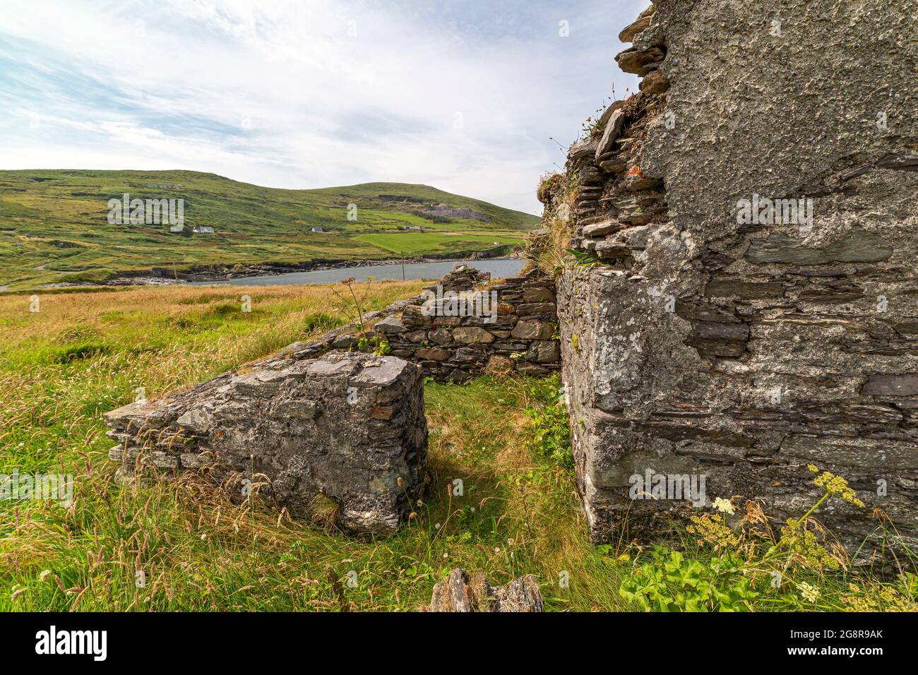Antico casolare abbandonato in pietra, Isola di Valentia, Contea di Kerry, Irlanda Foto Stock