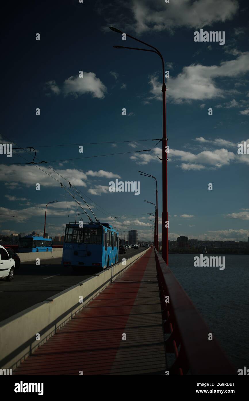 Un gruppo di nuvole nel cielo Foto Stock