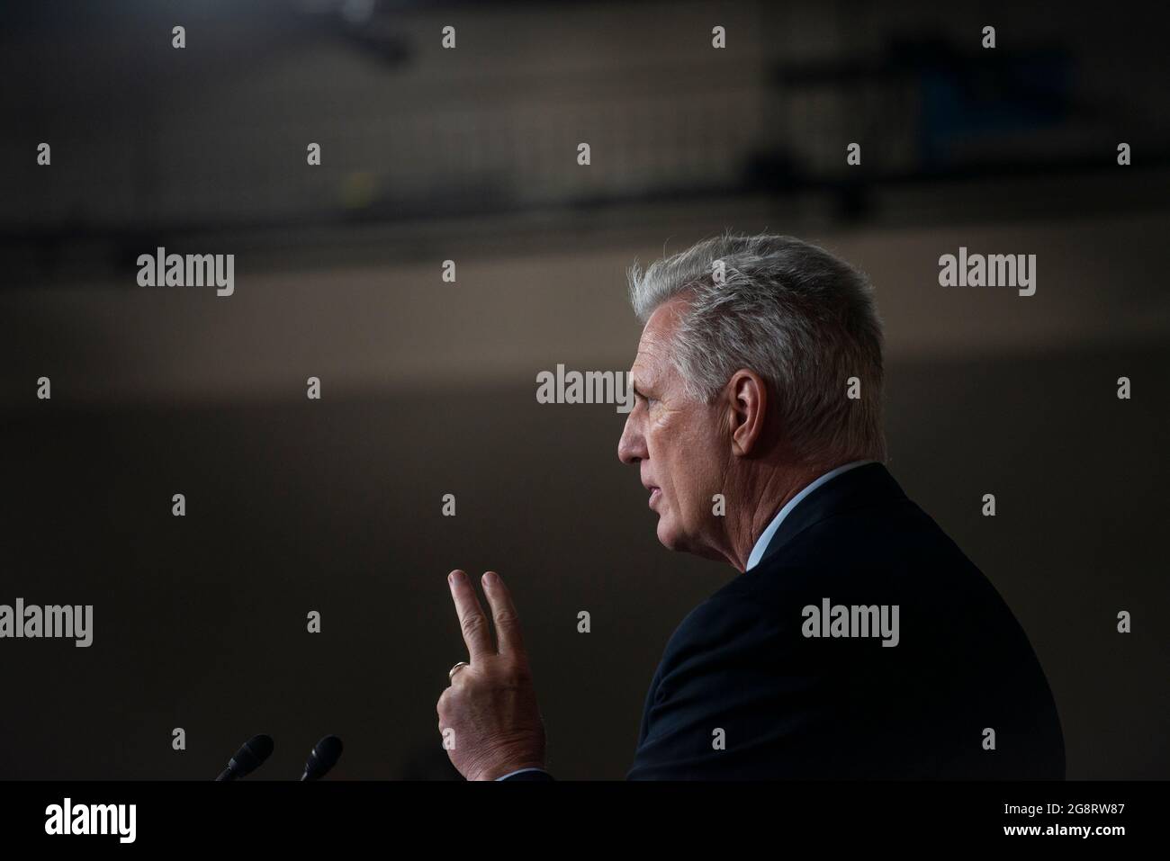 Washington, Stati Uniti d'America. 22 luglio 2021. Il leader delle minoranze della Camera degli Stati Uniti Kevin McCarthy (repubblicano della California) offre commenti durante la sua conferenza stampa settimanale al Campidoglio degli Stati Uniti a Washington, DC, giovedì 22 luglio 2021. Credit: Rod Lamkey/CNP/Sipa USA Credit: Sipa USA/Alamy Live News Foto Stock