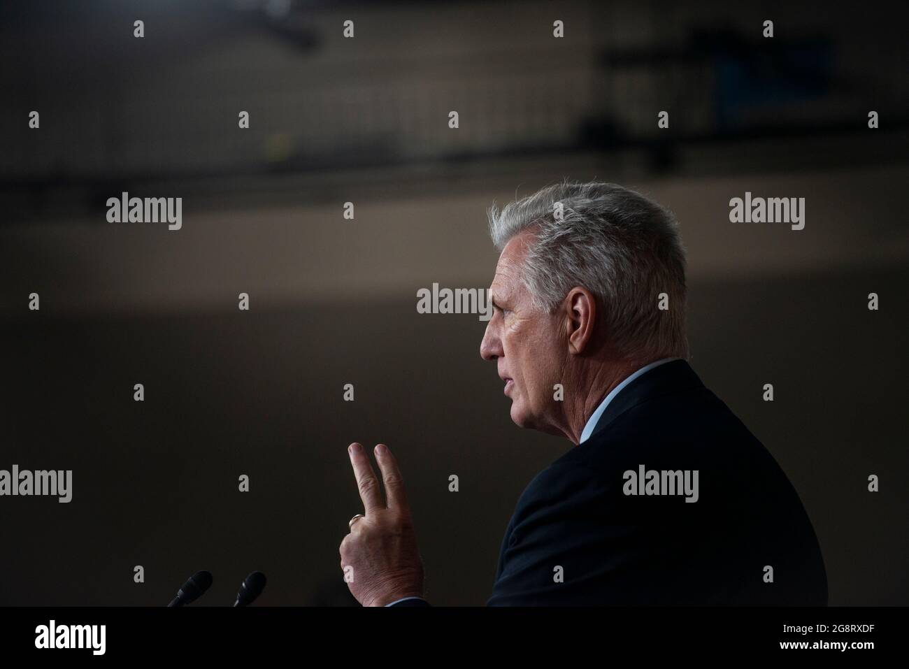 Il leader delle minoranze della Camera degli Stati Uniti Kevin McCarthy (repubblicano della California) offre commenti durante la sua conferenza stampa settimanale al Campidoglio degli Stati Uniti a Washington, DC, giovedì 22 luglio 2021. Credito: Rod Lamkey/CNP Foto Stock