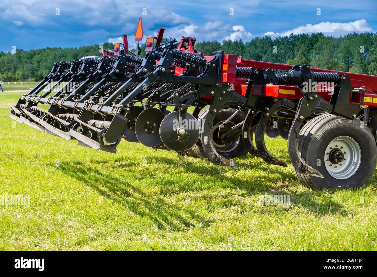 Corpi di lavoro di attrezzature per la coltivazione del terreno. Macchine agricole. Foto Stock