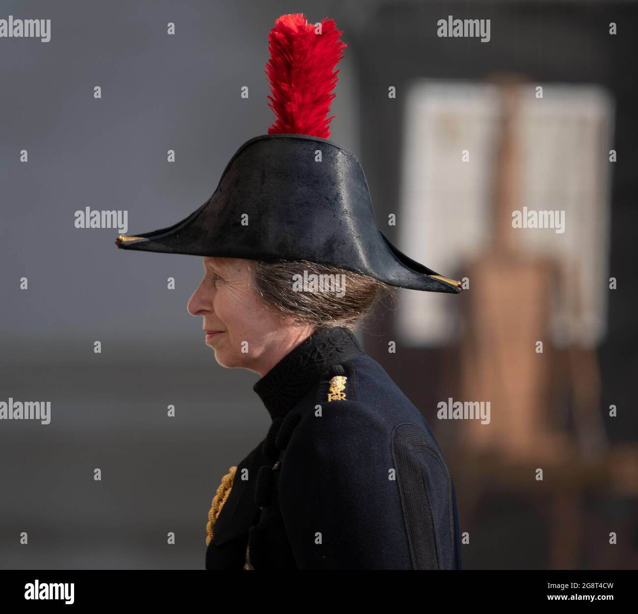 Horse Guards Parade, Londra, Regno Unito. 22 luglio 2021. HRH i principi reali, Colonnello dei Blues e dei reali, arriva alla Parata delle Guardie a Cavallo in carrozza scortata dai membri del reggimento montato dalla Casa Cavalleria per un ricevimento prima di partecipare più tardi alla Sword e alla Musica militare della Corona spettacolare. È accompagnata dal marito Timothy Laurence. Credit: Malcolm Park/Alamy Live News. Foto Stock