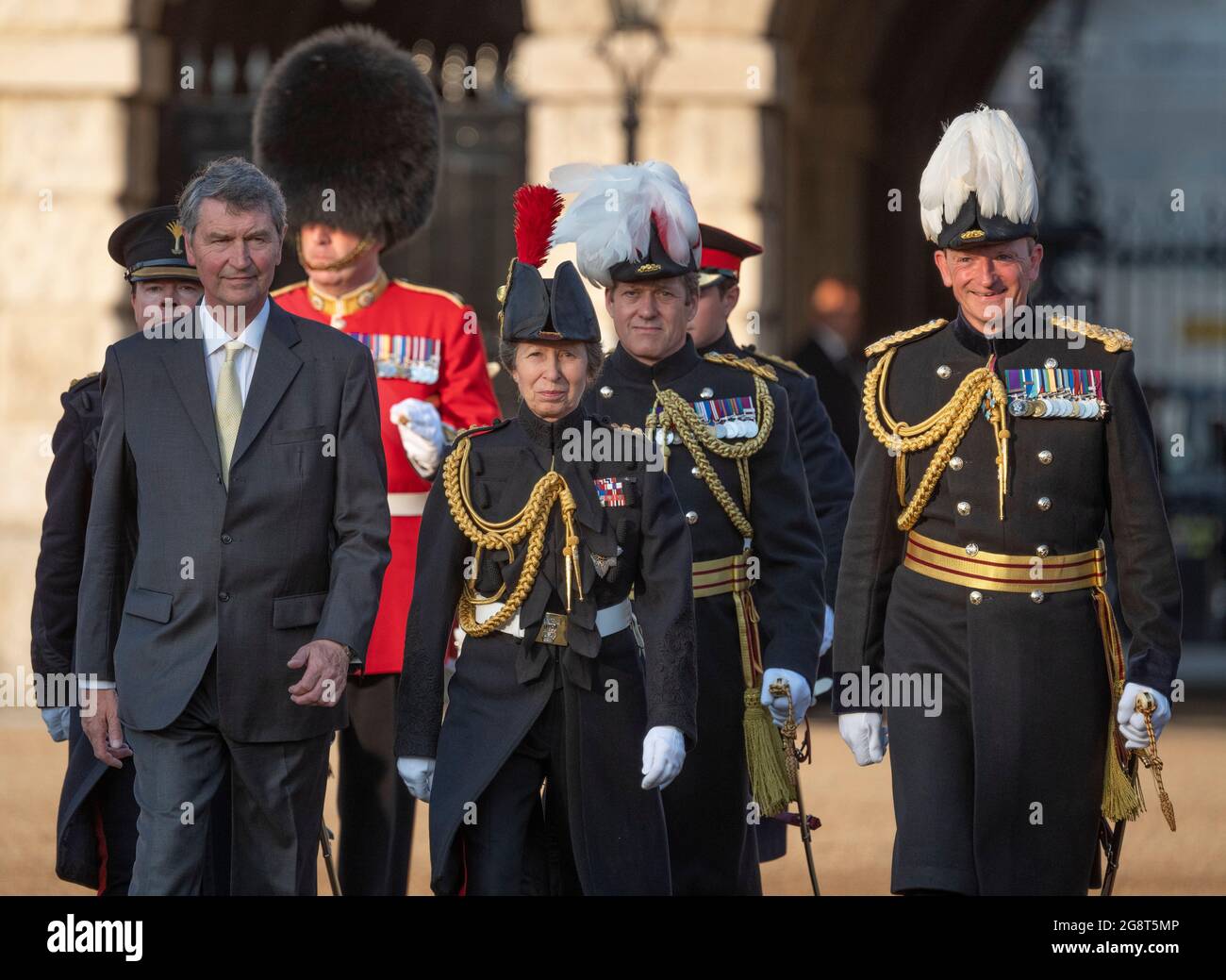 Horse Guards Parade, Londra, Regno Unito. 22 luglio 2021. HRH The Princess Royal, Colonnello dei Blues e dei Royals, prende il saluto all'ultima sera della Sword e della Crown Military Music Spectacular nel centro di Londra. Credit: Malcolm Park/Alamy Live News. Foto Stock