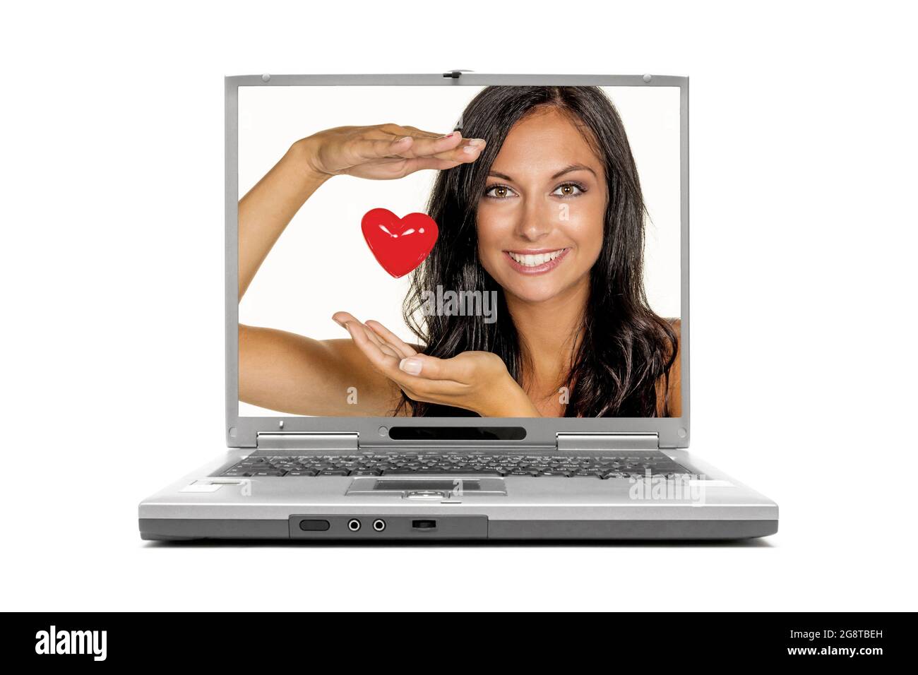 bella donna con cuore sul display portatile, agenzia di incontri Foto Stock