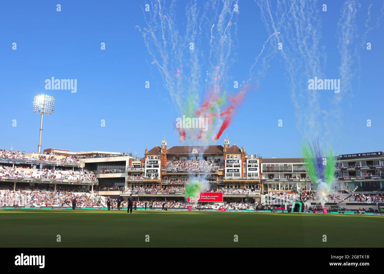 Londra, Regno Unito. 22 luglio 2021. Come gli invincibili Oval prendono gli originali del Manchester nella concorrenza dei cento uomini del cricket al Kia Oval. The Hundred è un nuovo formato di cricket introdotto dalla BCE. Credit: David Rowe/Alamy Live News Foto Stock