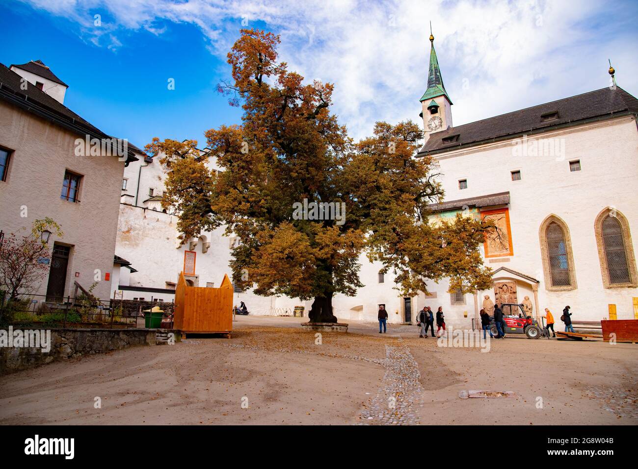 St Georgs Kirche nel cortile della fotress di Festung Hohensalzburg. Preso a Salisburgo, Austria, 20 ottobre 2016 Foto Stock