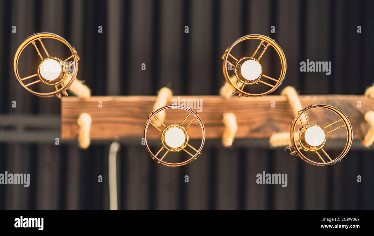 Lampada da appendere al ristorante interno Foto Stock