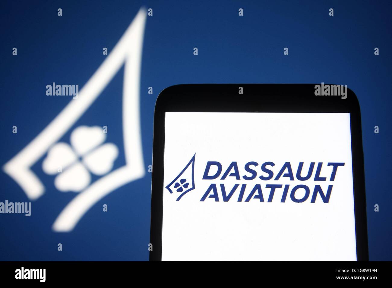 Ucraina. 22 luglio 2021. In questa illustrazione fotografica sullo schermo di uno smartphone viene visualizzato il logo Dassault Aviation di una società aerospaziale francese. (Foto di Pavlo Gonchar/SOPA Images/Sipa USA) Credit: Sipa USA/Alamy Live News Foto Stock