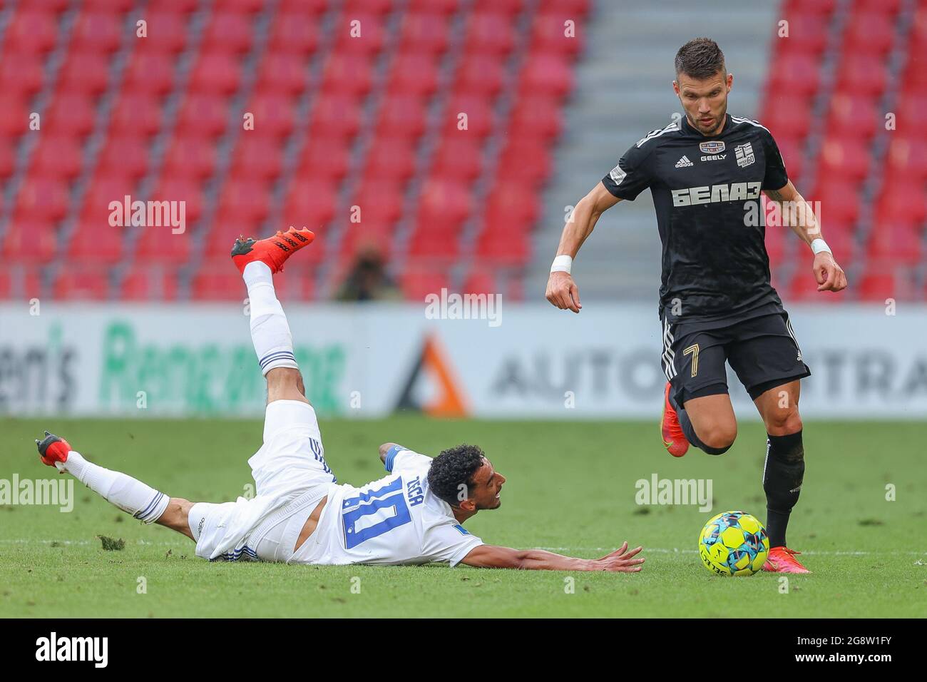 Copenaghen, Danimarca. 22 luglio 2021. Yurii Hohoda (7) di Torpedo Zhodino e Carlos Zeca (10) dell'FC Copenhagen, visto durante la partita di qualificazione della UEFA Europa Conference League tra l'FC Copenhagen e il Torpedo Zhodino a Parken a Copenaghen. (Photo Credit: Gonzales Photo/Alamy Live News Foto Stock