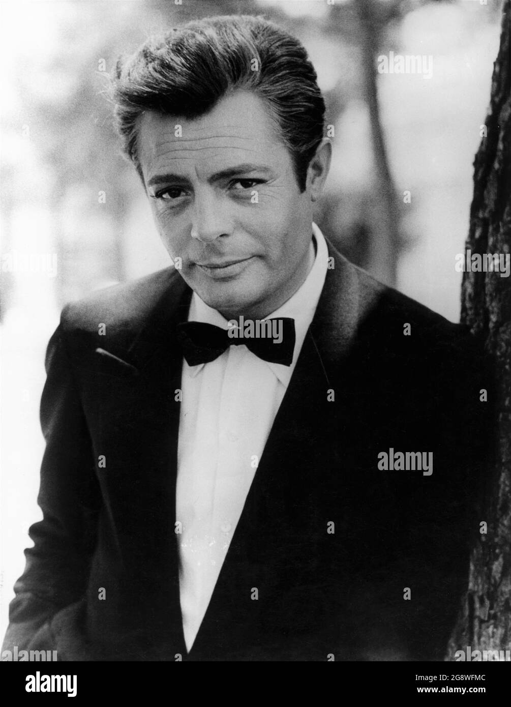 MARCELLO MASTROIANNI ritratto in LA DOLCE vita / LA DOLCE VITA 1960 regista FEDERICO FELLINI storia / sceneggiatura Federico Fellini Ennio Flaiano e Tulio Pinelli musc Nino Rota produzione design / costume design Piero Gherardi Riami Film / Cinecitta / Pathe Consorzio Cinema Foto Stock