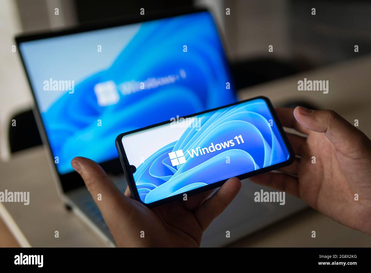 23 giugno 2021. Barnaul, Russia. Il logo di Windows 11 viene visualizzato su uno smartphone. Si tratta di una versione principale del sistema operativo Windows NT Foto Stock