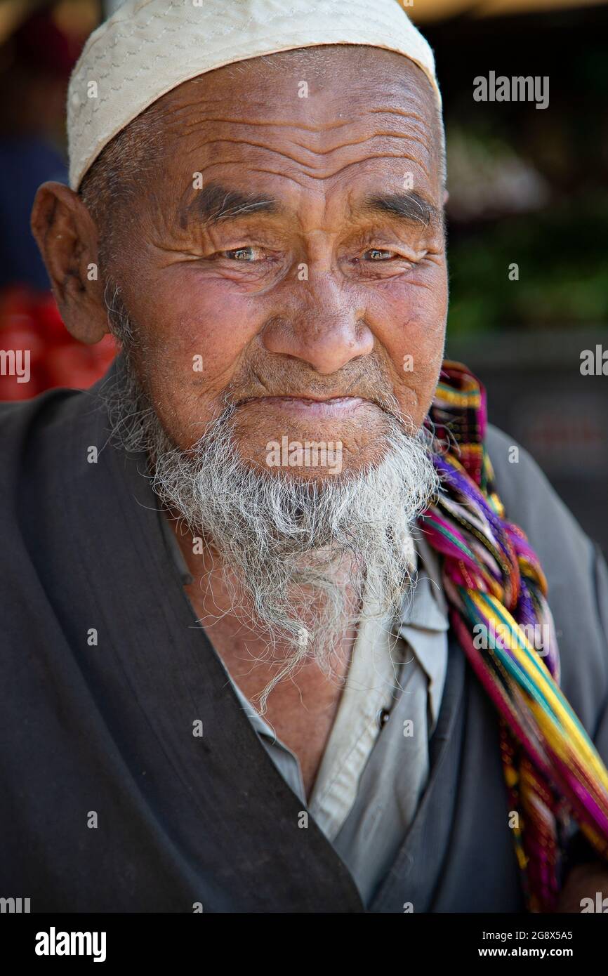 Ritratto dell'uomo uzbeko a Samarcanda, Uzbekistan Foto Stock