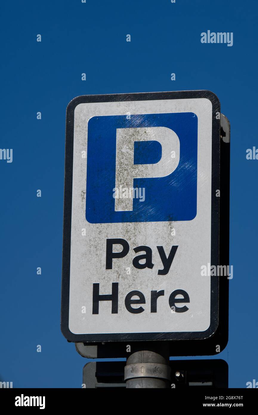 Rectangular Pay Here Road Sign UK Foto Stock