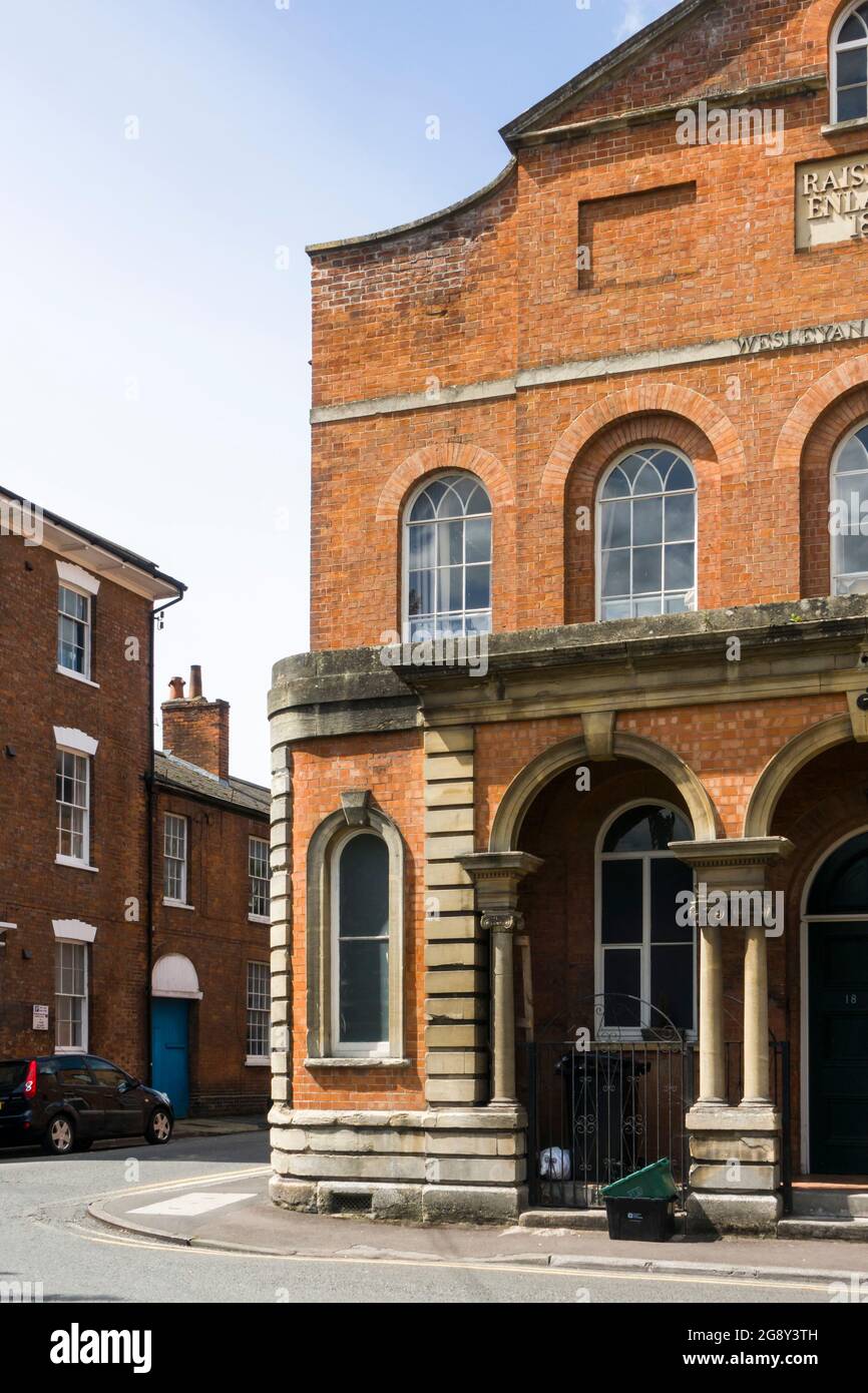La cappella Wesleyan, Bridgwater, Somerset, una cappella non conformista dei primi anni del XIX secolo con facciata vittoriana successiva. Foto Stock
