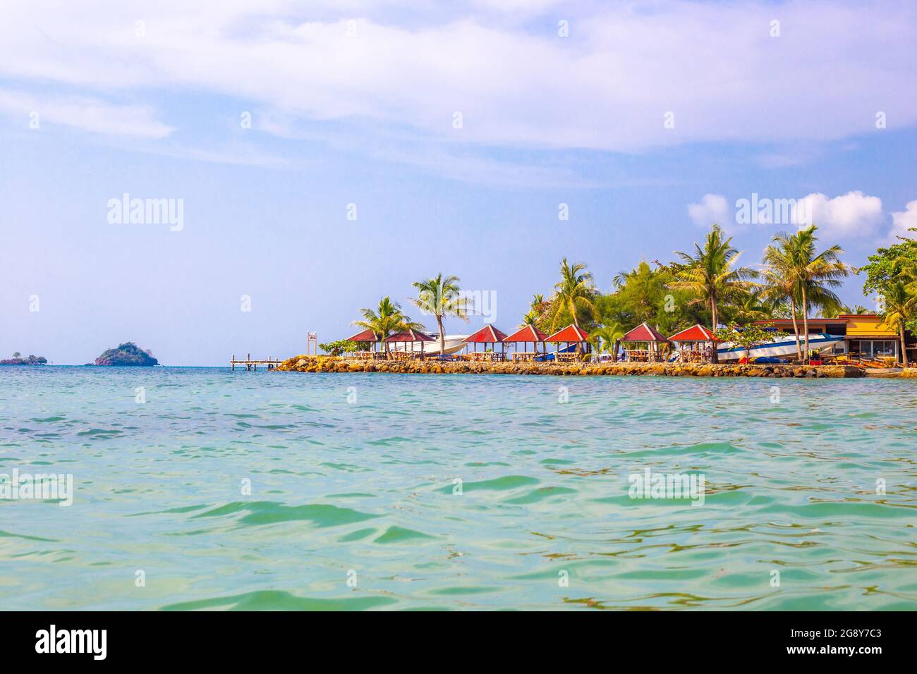 stagcape, luminosi padiglioni sulle rive del mare azzurro sull'isola Foto Stock