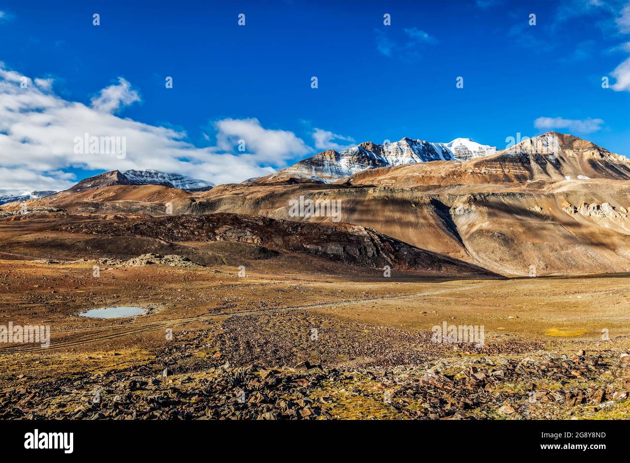 Paesaggio dell'Himalaya in Himalaya lungo la strada Manali-Leh in Himachal Pradesh Foto Stock