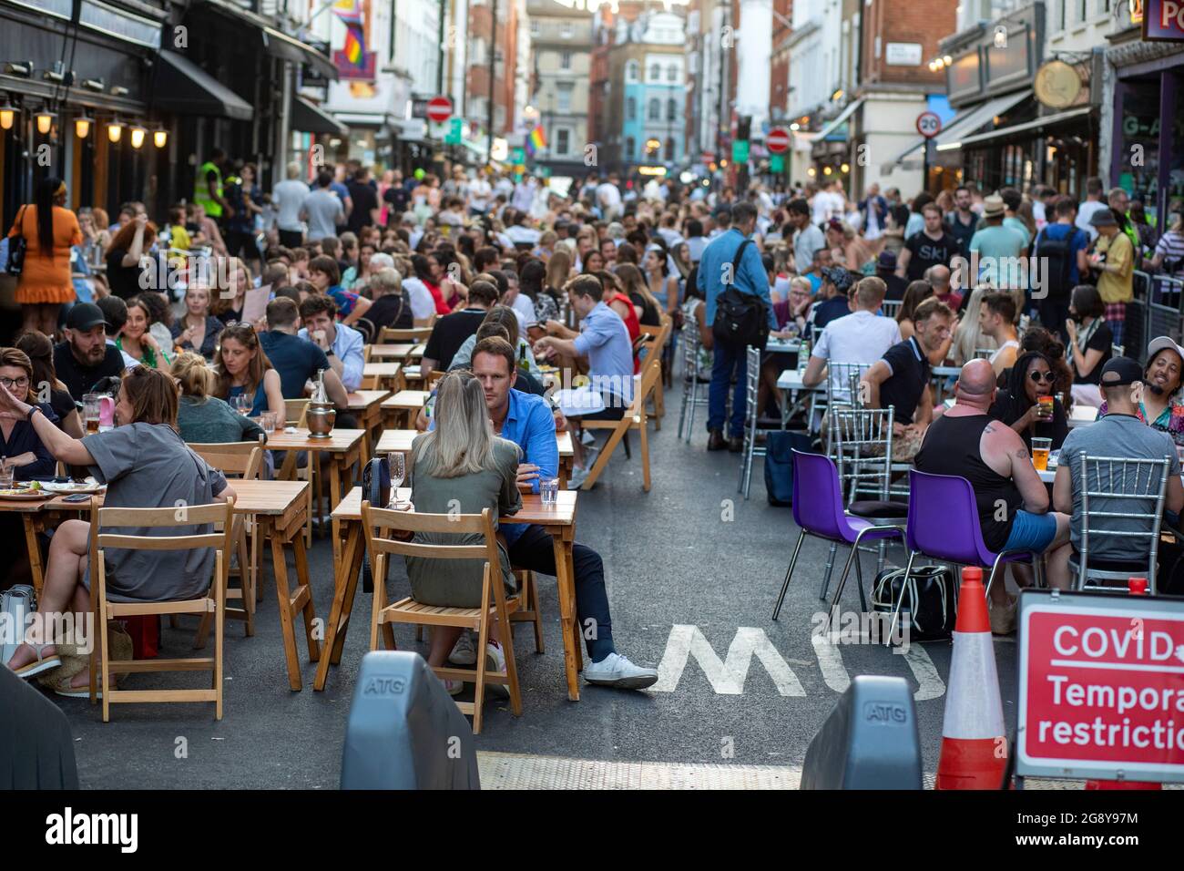 Folle nella vecchia Compton St Soho Foto Stock