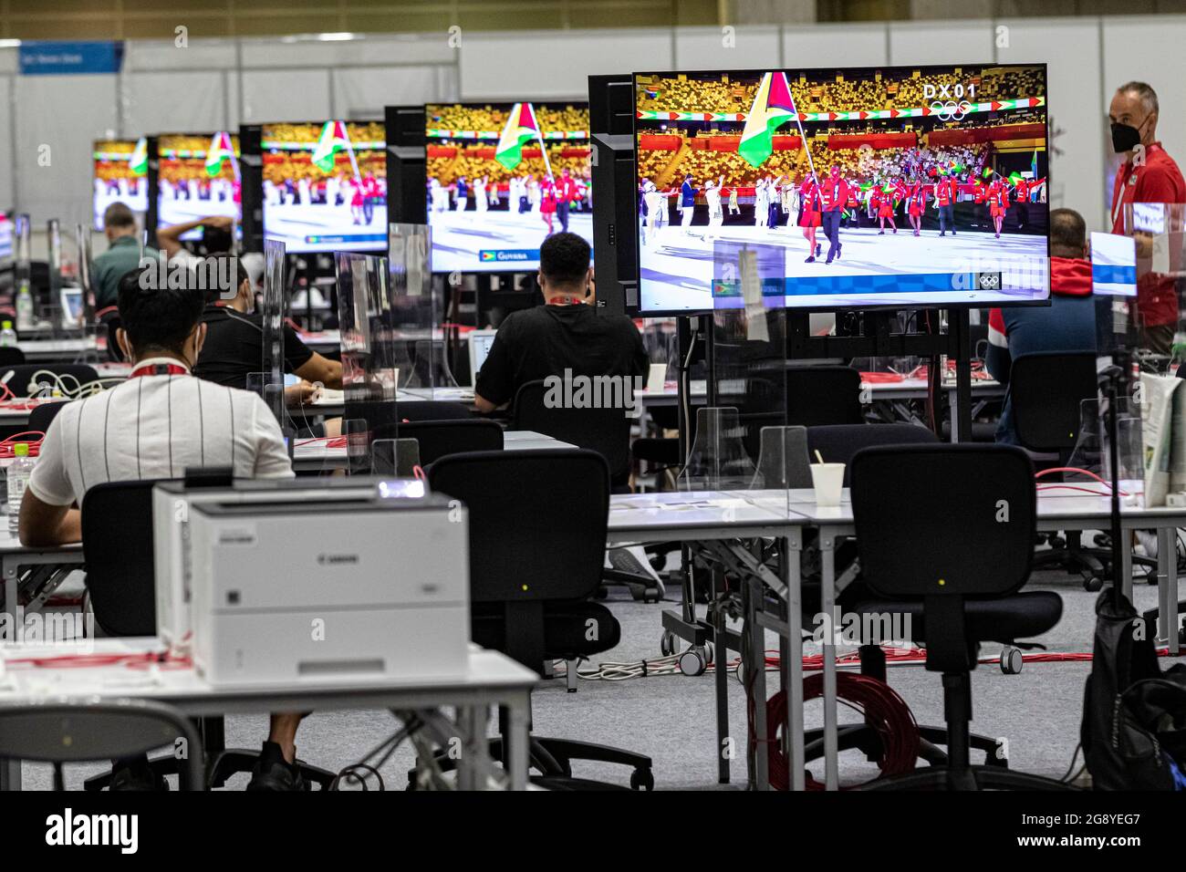 Tokyo, Giappone. 23 luglio 2021. Olimpiadi: Cerimonia di apertura allo Stadio Olimpico dal Media Press Centre. © ABEL F. ROS/Alamy Live News Foto Stock