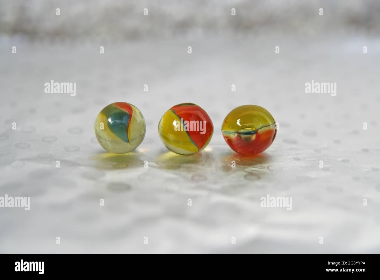 Marmi per bambini. Vetri colorati fatti di marmi. Marmi di vetro. Foto Stock