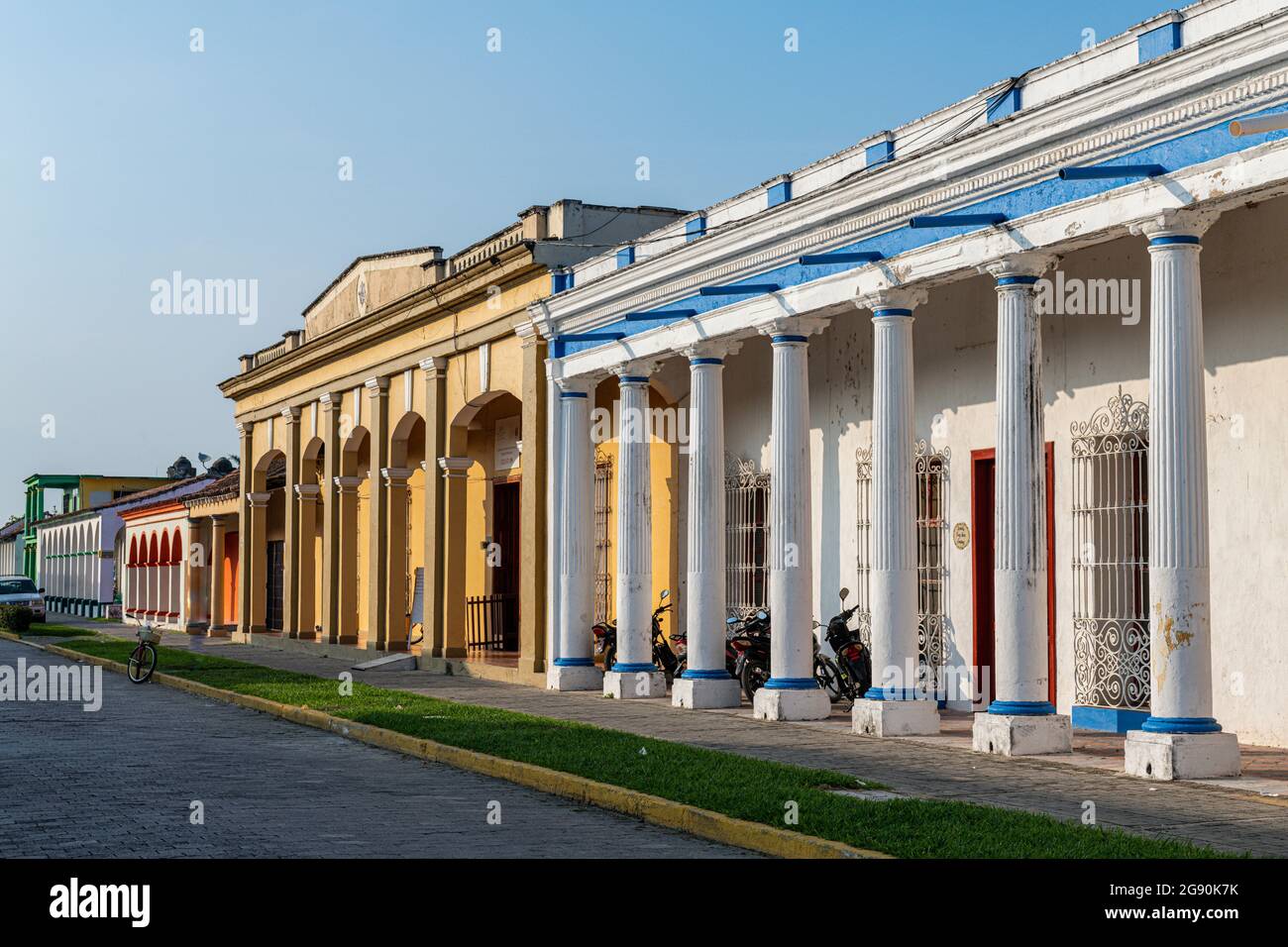 Famosi edifici multicolore a Tlacotalpan, Veracruz, Messico Foto Stock Famosi edifici multicolore a Tlacotalpan, Veracruz, Messico Foto Stock