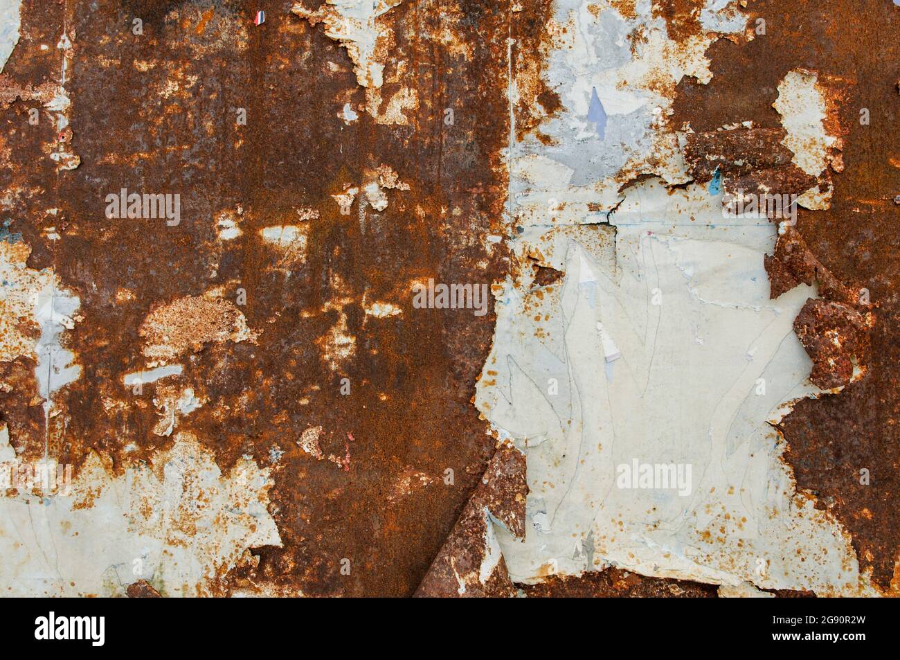 Vecchio foglio di acciaio arrugginito, struttura di ruggine di metallo, struttura astratta, con vecchio residuo di vernice, sfondo Grunge Foto Stock