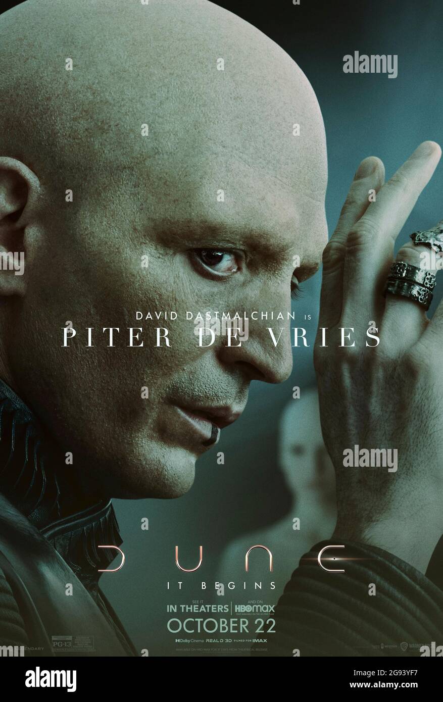 Dune (2021) diretto da Denis Villeneuve e con David Dastmalchian come Piter De Vries. Adattamento del grande schermo del capolavoro fantascientifico di Frank Herbert sulla venuta di un Messia profetizzato che guiderà i Fremen e prenderà il controllo di Arrakis e delle spezie che consentono di viaggiare a lunga distanza attraverso lo spazio. Foto Stock