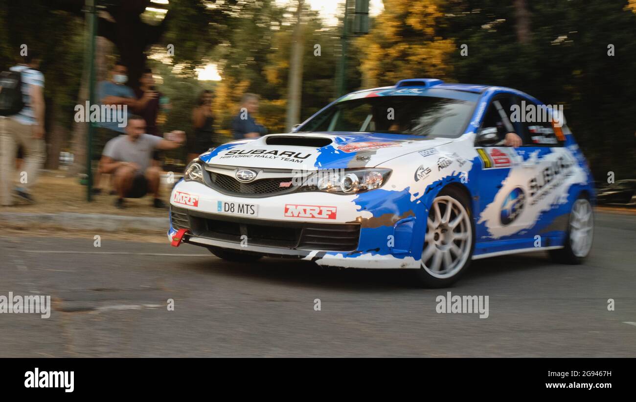 La vettura da rally Subaru Impreza si unisce alla tappa SSS0 durante la gara del Rally di Roma capitale nei pressi di Terme di Caracalla, Roma Foto Stock