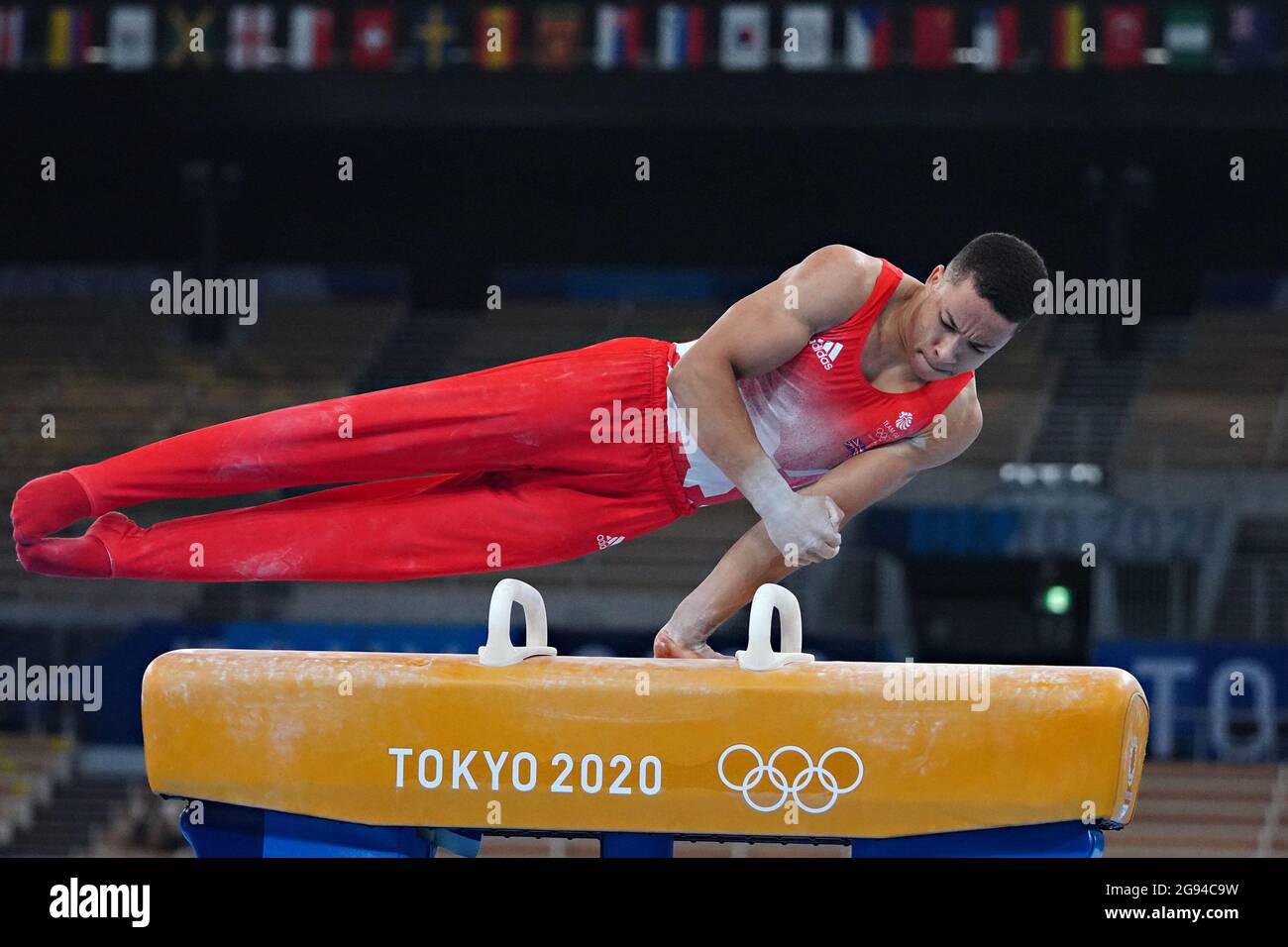Tokyo, Giappone. 24 luglio 2021. Joe Fraser, del Team Gran Bretagna, sul cavallo di pummel durante la gara preliminare di ginnastica maschile al Centro di ginnastica Ariake durante i Giochi Olimpici di Tokyo, Giappone, sabato 24 luglio 2021. Foto di Richard Ellis/UPI. Credit: UPI/Alamy Live News Foto Stock