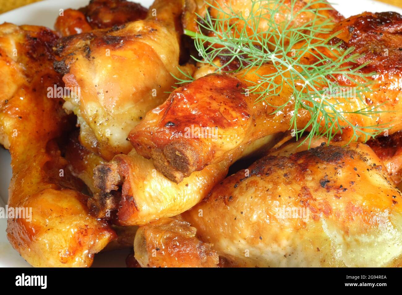 cosce di pollo fritte, fresche e croccanti, primo piano shot Foto Stock