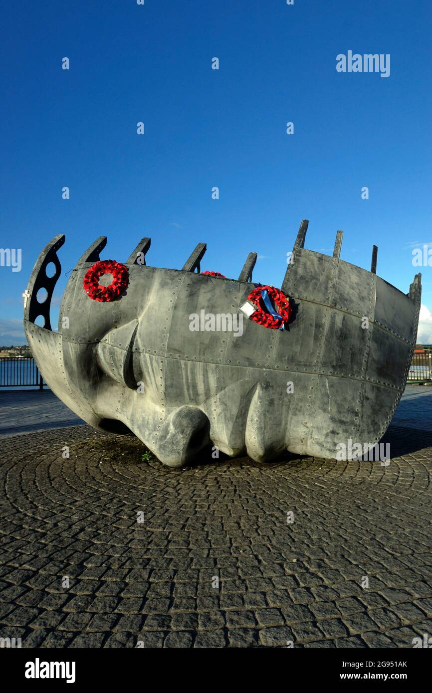 Il marittimo mercantile's War Memorial, la Baia di Cardiff, Cardiff, Galles del Sud. Foto Stock