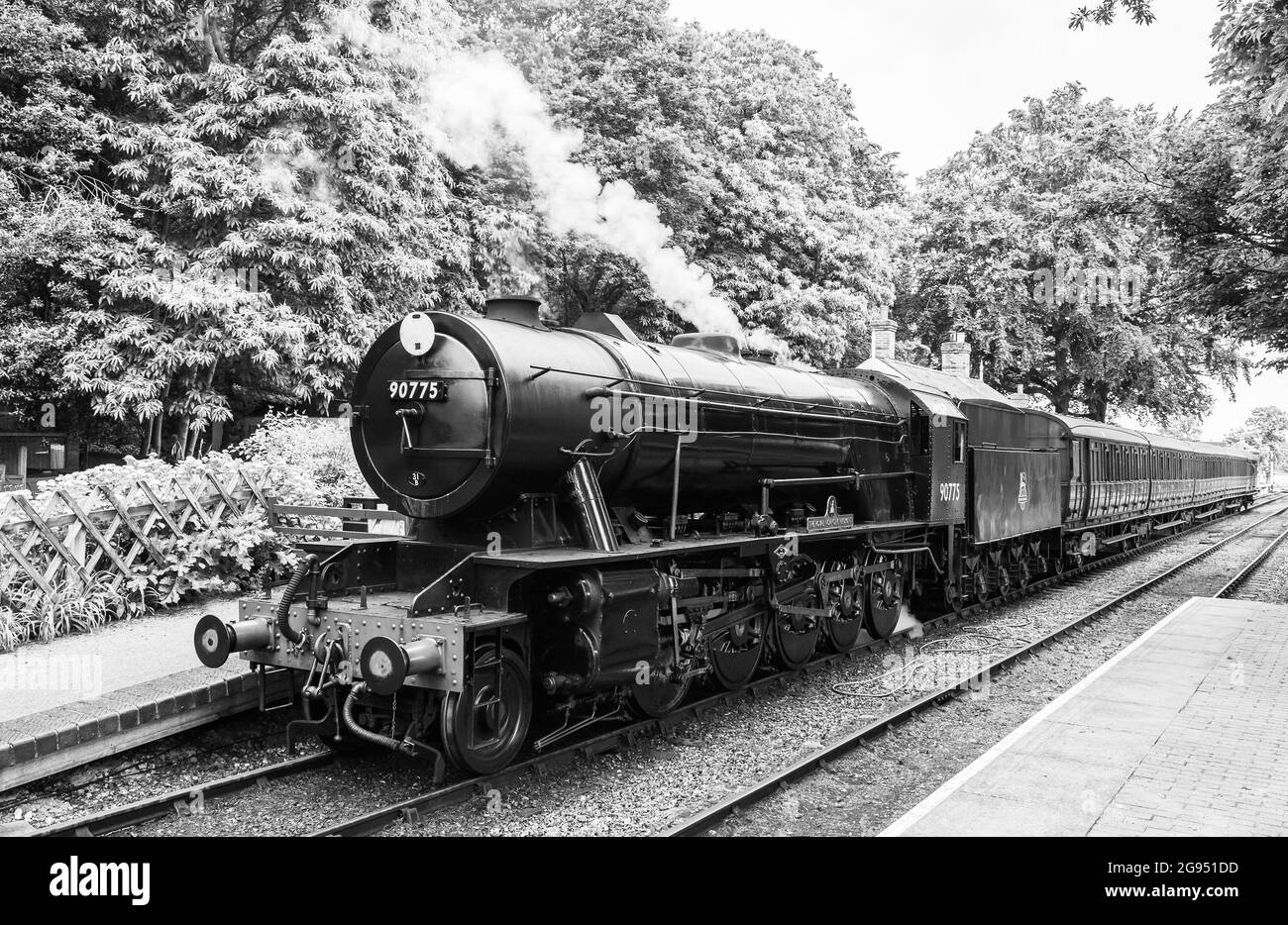 'The Royal Norfolk Regiment' visto alla stazione di holt sulla North Norfolk Railway visto in monocromia, preso il 9 luglio 2021. Foto Stock