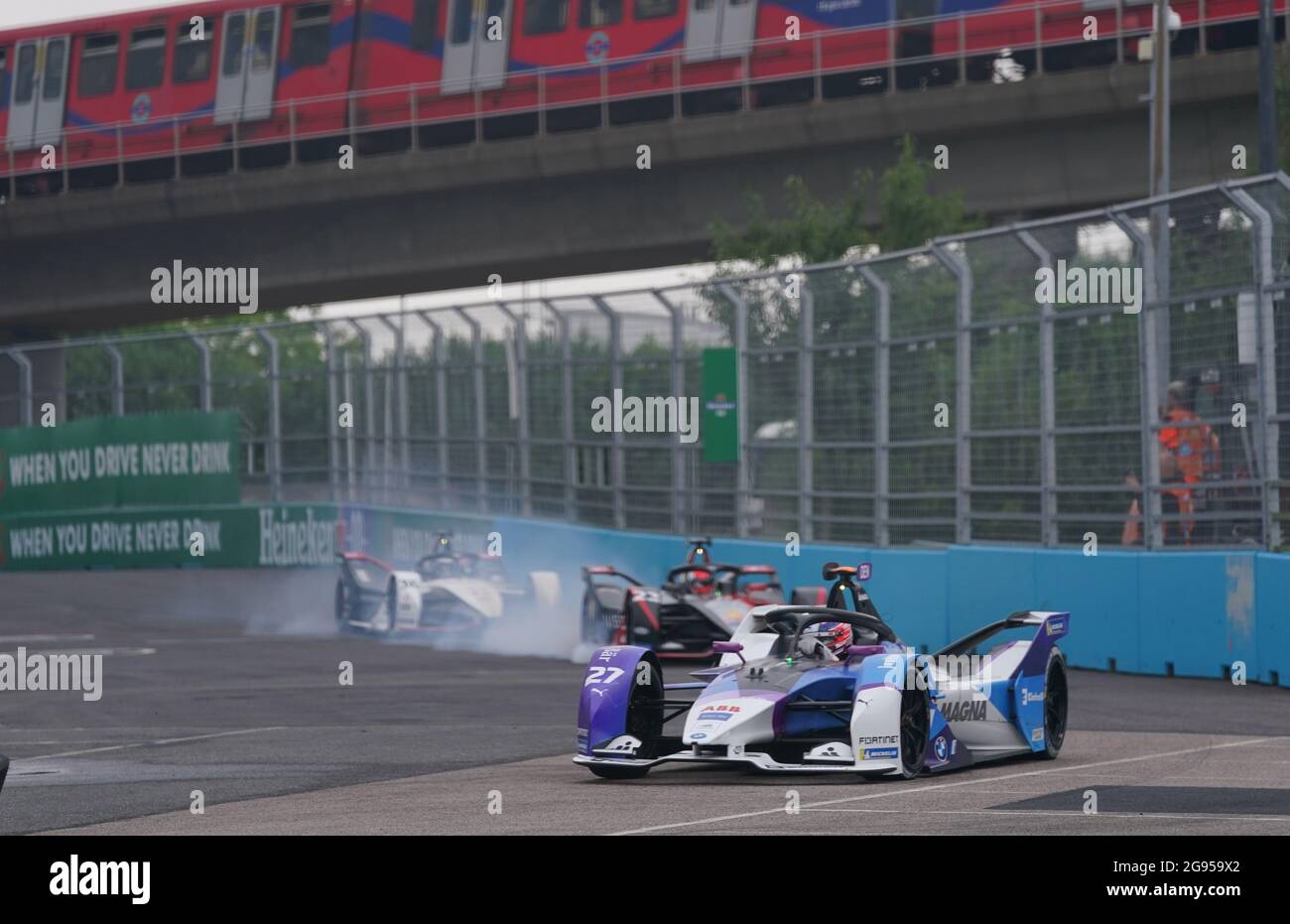 Il pilota BMW i Andretti Motorsport Jake Dennis (a destra) durante l'e-Prix di Heineken a Londra all'Excel London. Data immagine: Sabato 24 luglio 2021. Foto Stock