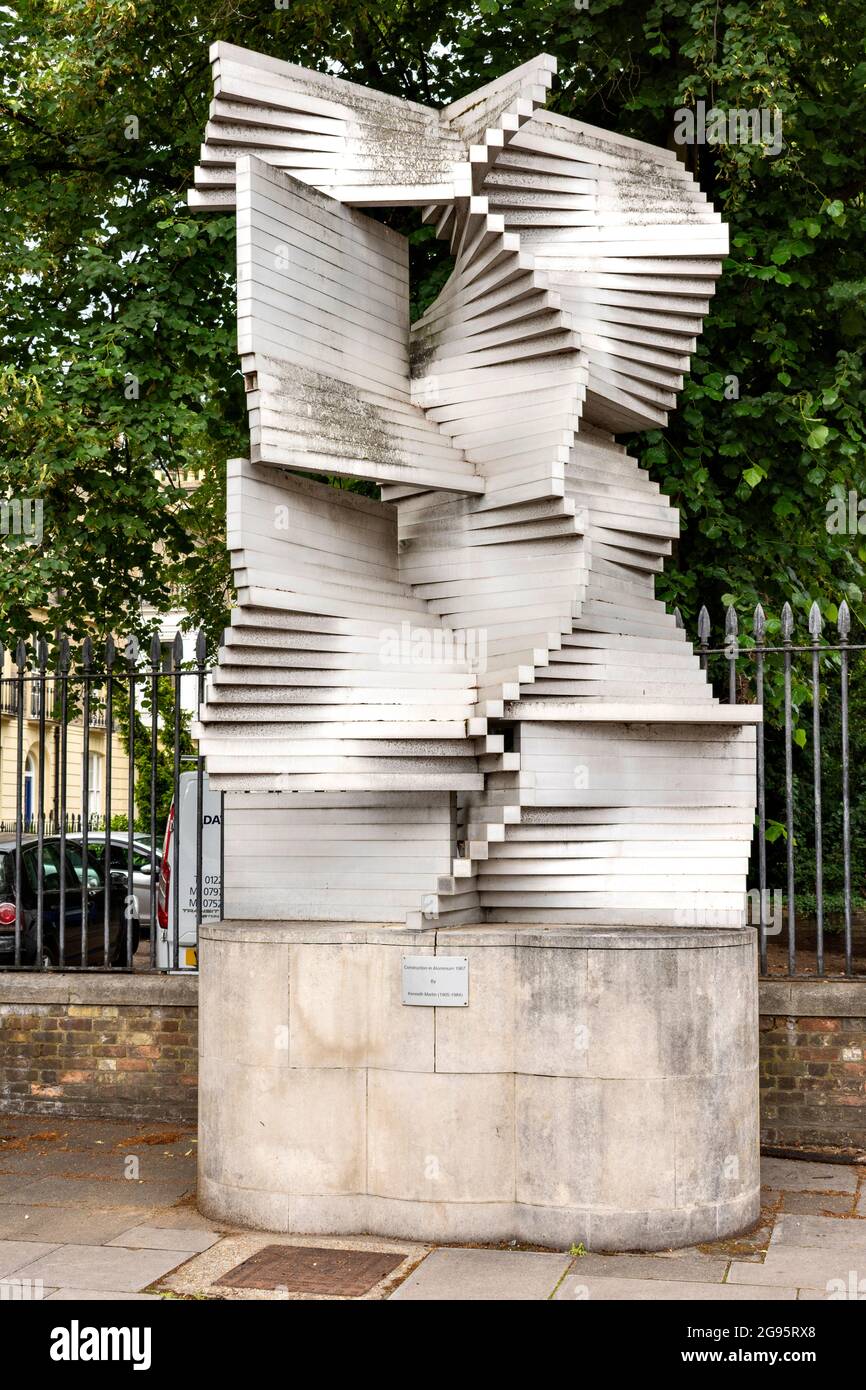 CAMBRIDGE INGHILTERRA SCULTURA COSTRUZIONE IN ALLUMINIO DI K MARTIN 1967 Foto Stock