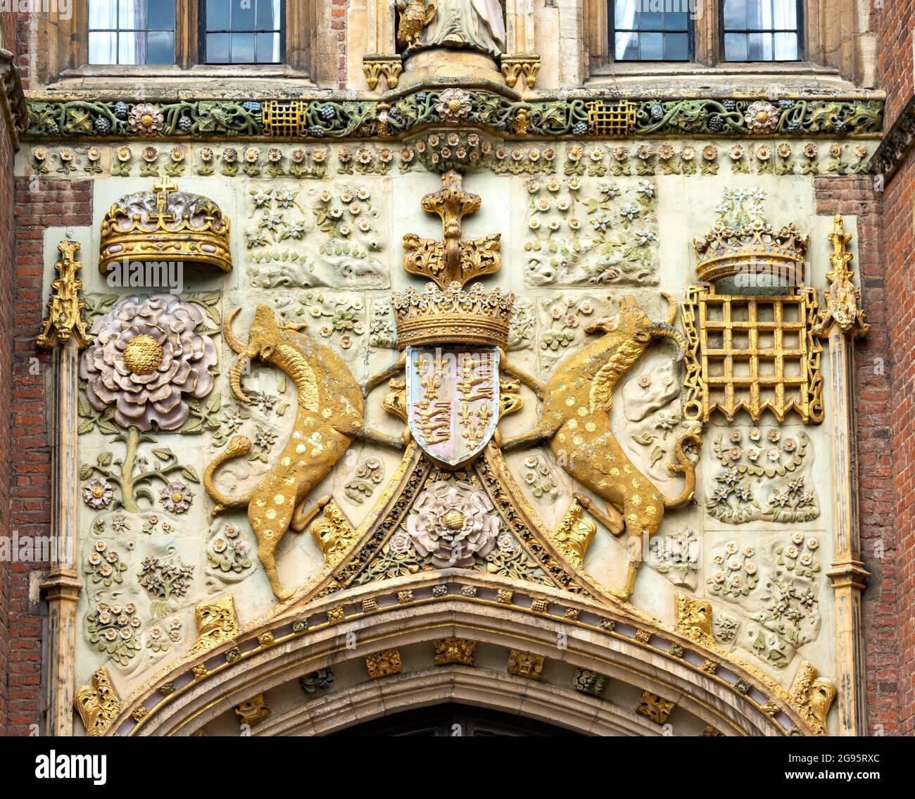 CAMBRIDGE ENGLAND ST JOHN'S COLLEGE IL GRANDE CANCELLO LADY MARGARET'S STEMMA E BESTIE MITICHE CHIAMATO YALES Foto Stock