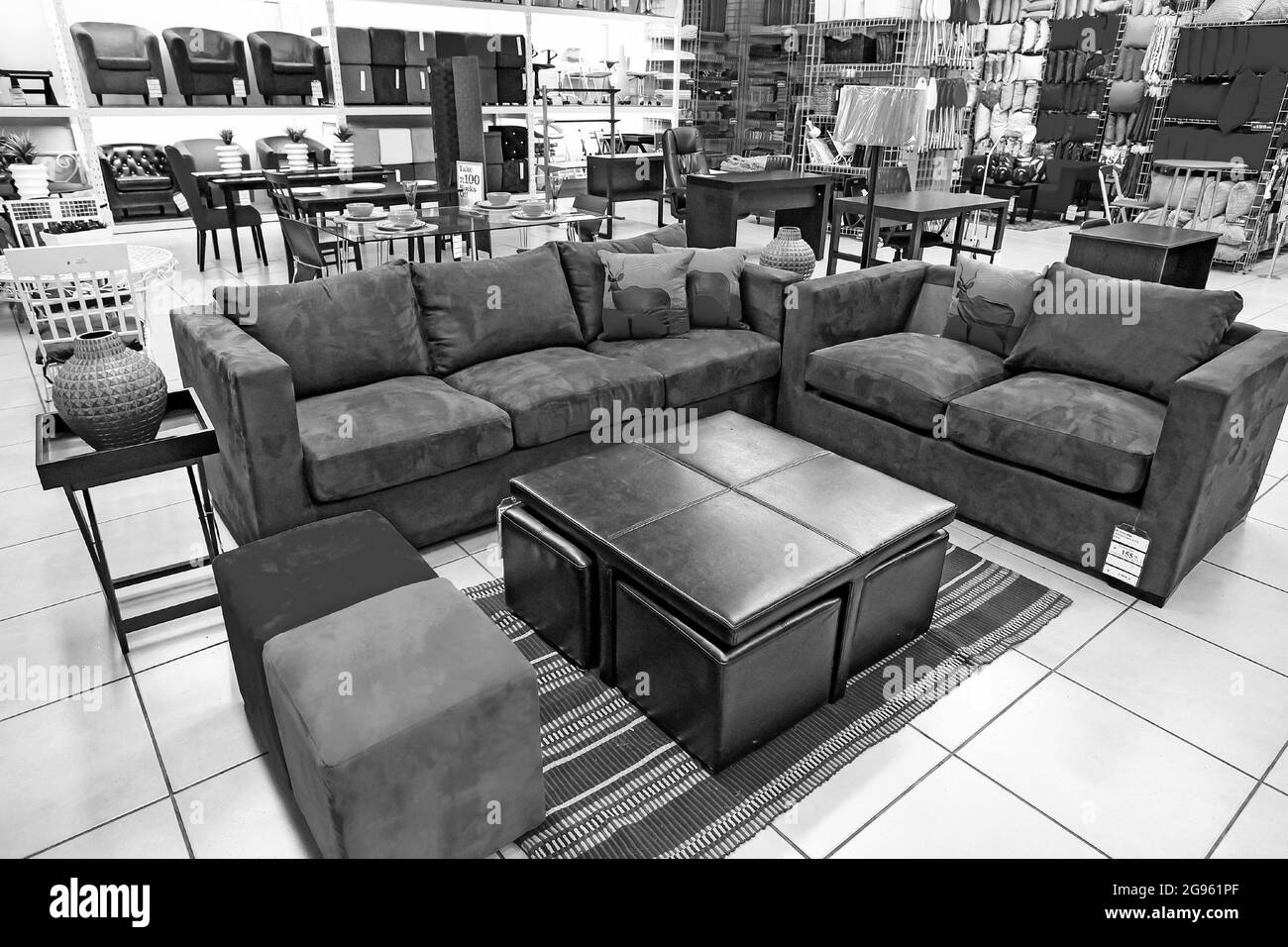 JOHANNESBURG, SUDAFRICA - 06 gennaio 2021: Gli interni di un negozio di arredamento per la casa Foto Stock