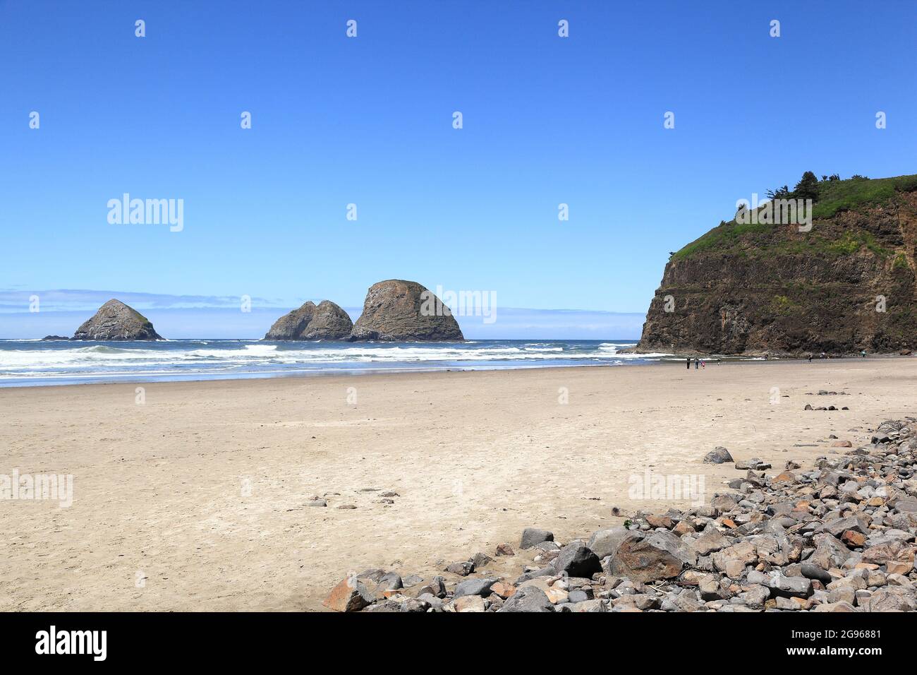 Lungo la costa dell'Oregon: Three Arch Rocks National Wildlife Refuge, appena fuori Maxwell Point a Oceanside. Foto Stock