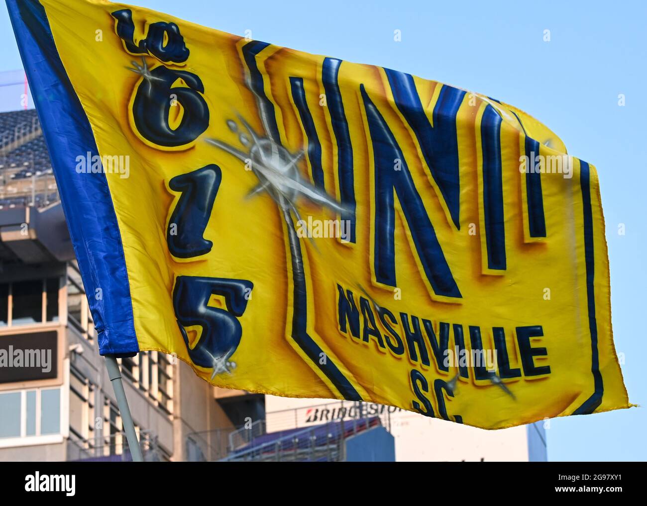 Nashville, Tennessee, Stati Uniti. 24 luglio 2021. Una bandiera dei fan di Nashville SC durante la partita degli MLS tra il FC Cincinnati e Nashville SC al Nissan Stadium di Nashville, Tennessee. Kevin Langley/CSM/Alamy Live News Foto Stock