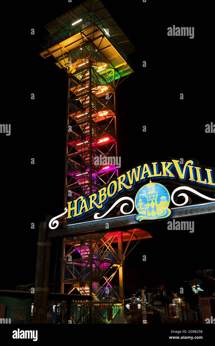 Zipline Tower all'HarborWalk Village, Destin, Florida, USA Foto Stock
