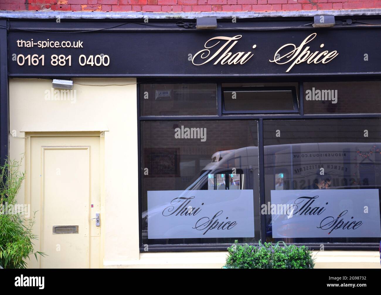 Facciata del ristorante Thai Spice a Chorlton, a Manchester, Greater Manchester, Inghilterra, Foto Stock