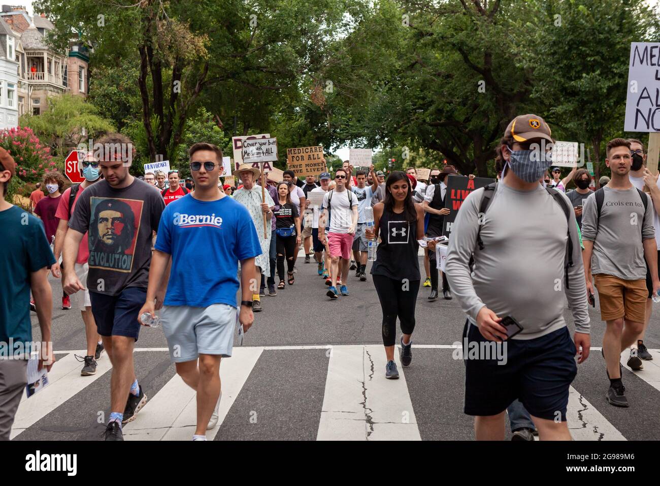 Washington, DC, USA, 24 luglio 2021. Nella foto: Diverse centinaia di persone partecipano alla marcia DC per Medicare per tutti su Capitol Hill. la marcia fa parte di una domanda nazionale di assistenza sanitaria universale, con eventi in 56 città. Credit: Alison Bailey / Alamy Live News Foto Stock