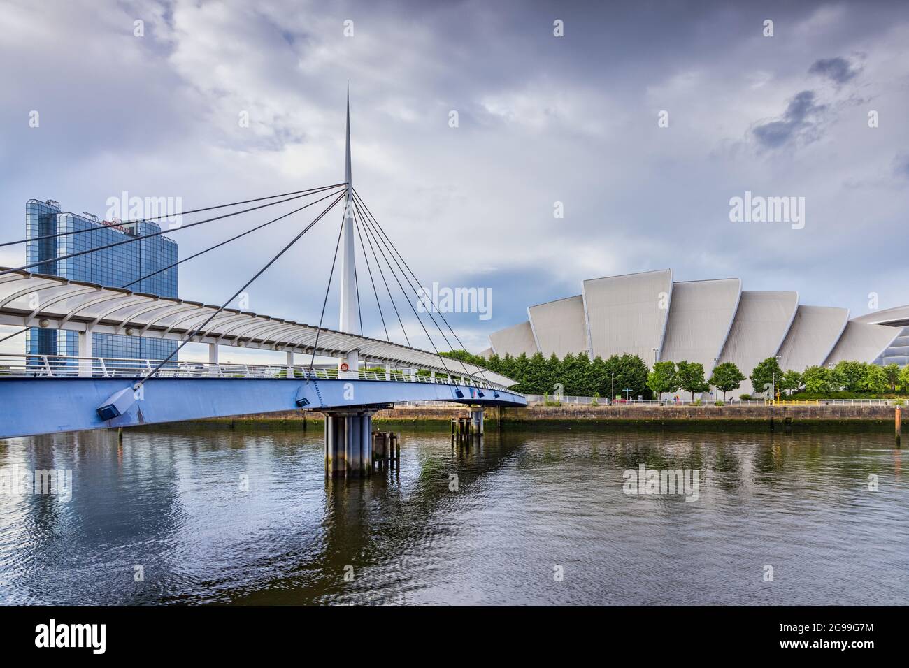 Bell's Bridge e il SEC Armadillo sul fiume Clyde a Glasgow Foto Stock