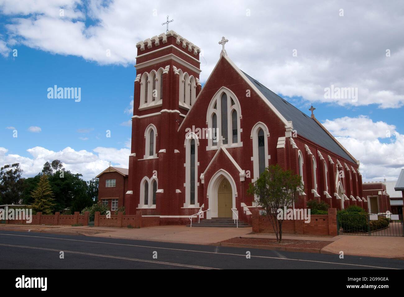 Cobar Australia, vista della facciata della chiesa cattolica di St Laurence o'Toole Foto Stock