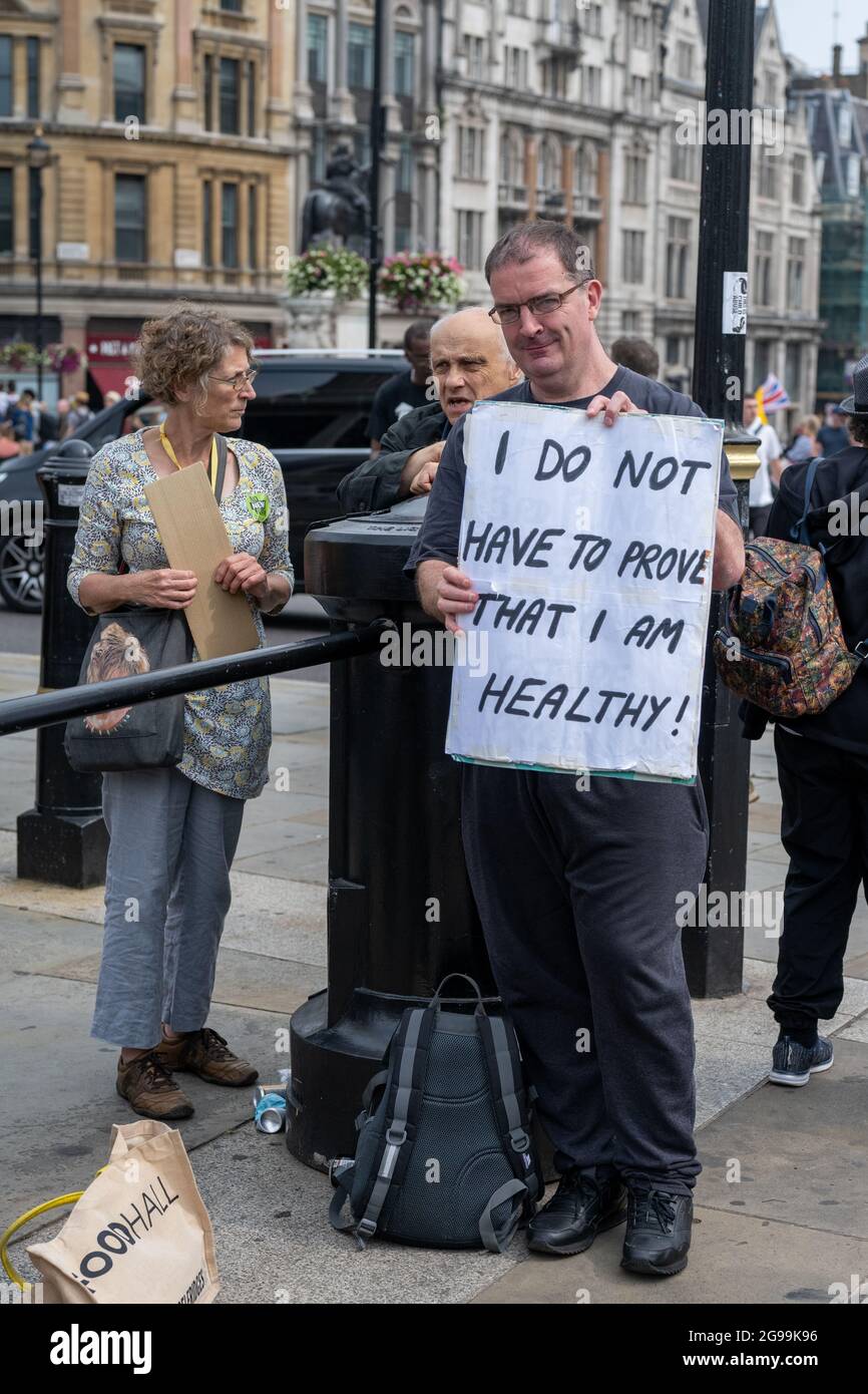 Londra, UK - Luglio 24 2021: World Wide Rally for Freedom/Medical Freedom protesta in Trafalgar Square Foto Stock