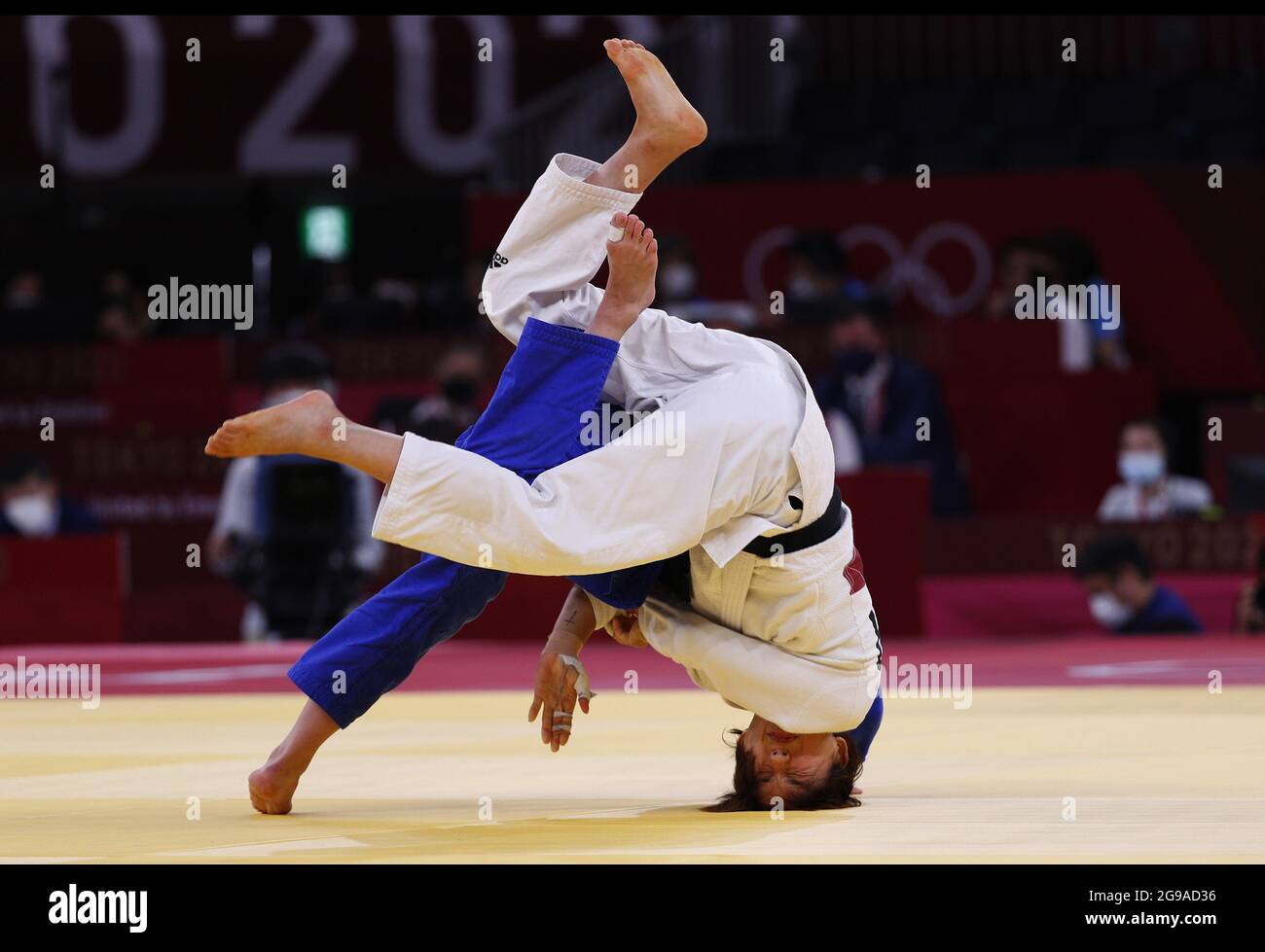 Il Korea's da-Sol Park (bianco) compete contro la Reka Pupp ungherese in una partita femminile di repachage Judo 52kg alle Olimpiadi estive di Tokyo, Giappone, domenica 25 luglio 2021. Foto di Bob strong/UPI. Foto Stock