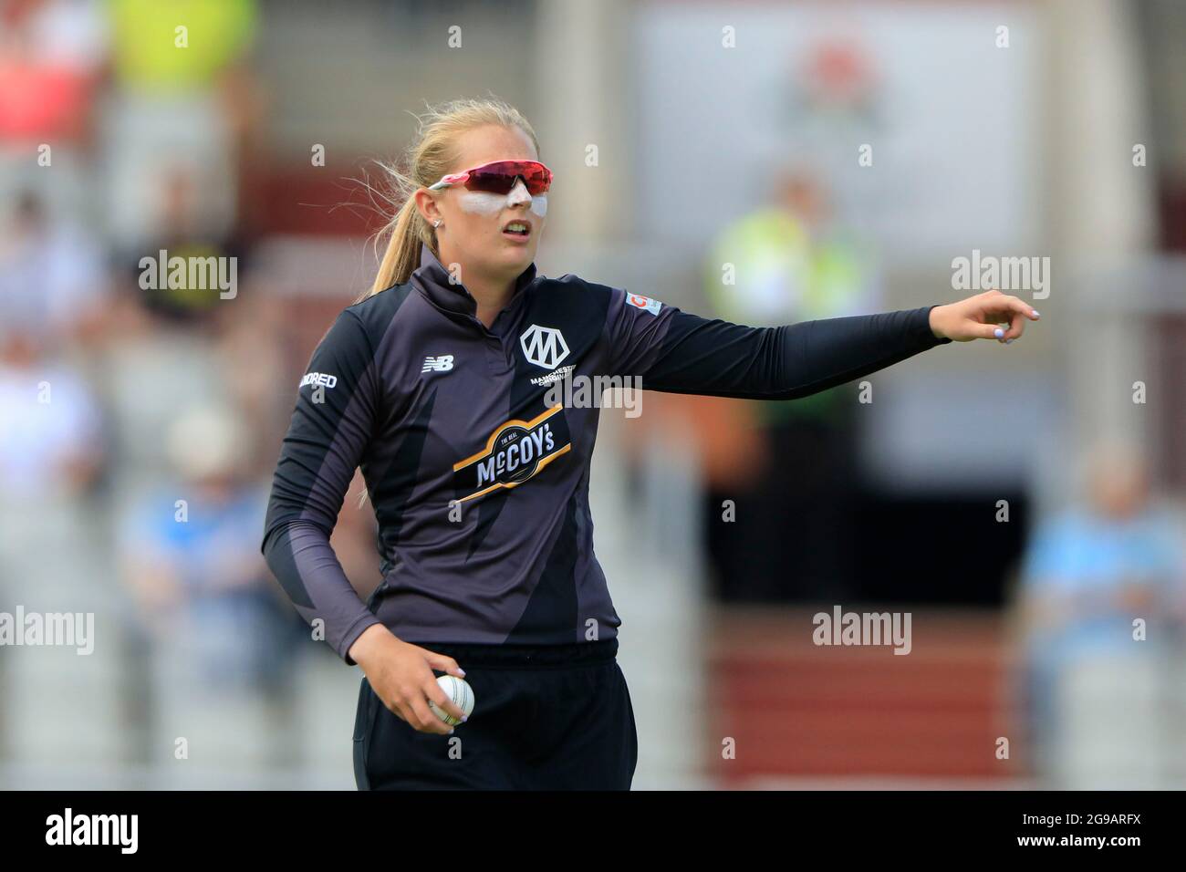 Manchester, Regno Unito. 25 luglio 2021. Sophie Ecclestone di Manchester Originals a Manchester, Regno Unito, il 25/7/2021. (Foto di Conor Molloy/News Images/Sipa USA) Credit: Sipa USA/Alamy Live News Foto Stock