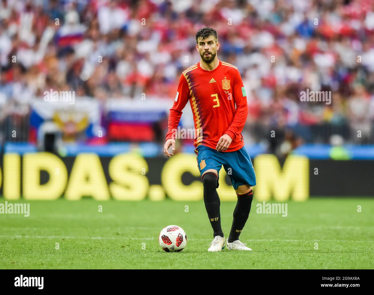 Mosca, Russia - 1 luglio 2018. Spagna difensore della nazionale di calcio Gerard Pique in azione durante la Coppa del mondo FIFA 2018 turno del 16 Spagna vs Russ Foto Stock