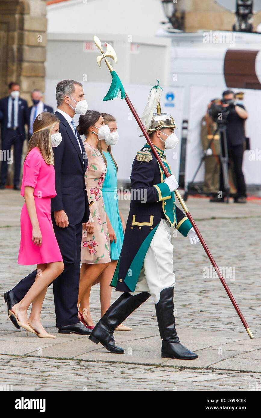 Re Felipe, la regina Letizia, la principessa Leonor e la principessa Sofia frequentano la giornata di San Giacomo alla Cattedrale di Santiago de Compostela, in Spagna, il 25 luglio 2021. Foto di Archie Andrews/ABACAPRESS.COM Foto Stock