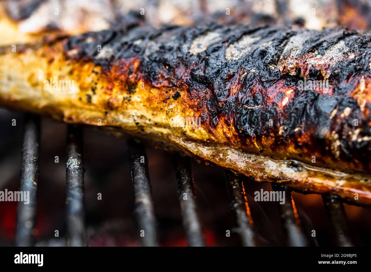 Pesce alla griglia. Barbecue a base di pesce fresco Foto Stock